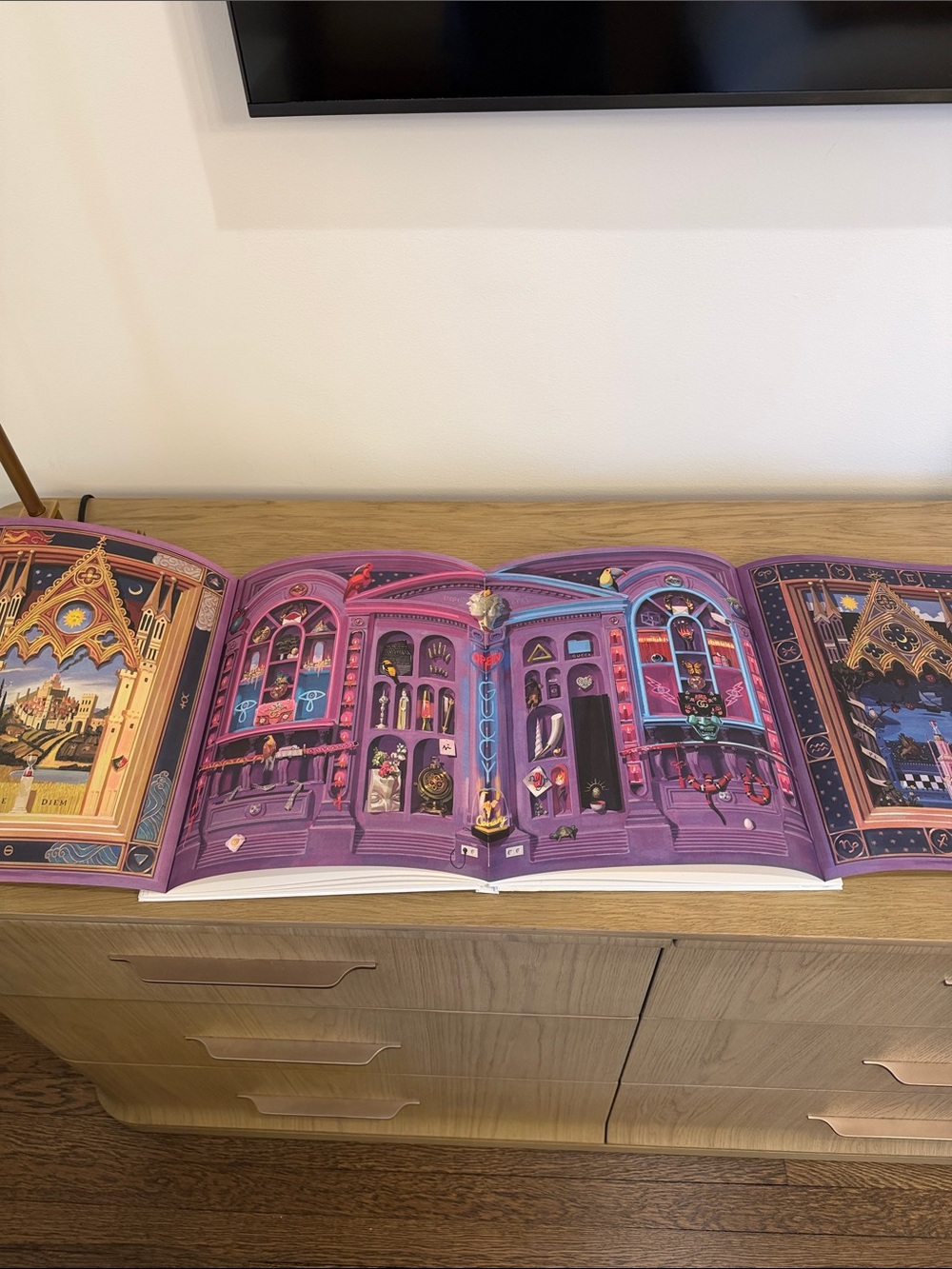 Gucci Hardcover Oversized Coffee Table Book. Rare - Picture 15 of 16